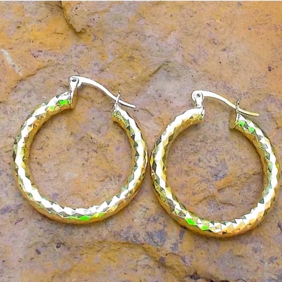 1'' Diamond Cut Hoop Earrings, 18K over Copper, NWT - Picture 1 of 3